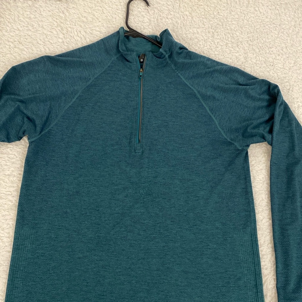 Men’s lulu lemon L long sleeve